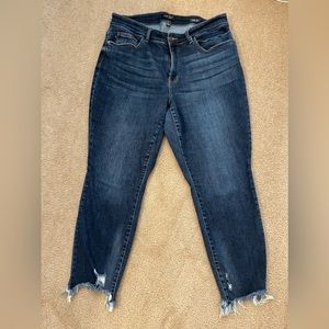Judy Blue! Slim fit—frayed ends
